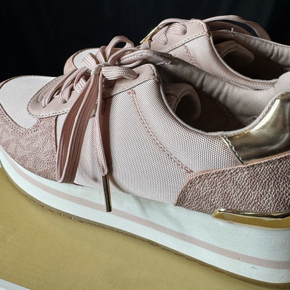 Michael Kors Monique Trainer Ballet Pink Sneakers Gold Trim NIB 6.5 - Picture 9 of 14